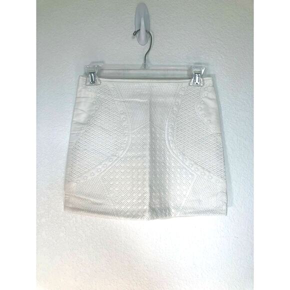 Uniq Faux Leather Texture Embroidery White Mini Skirt - S - Picture 2 of 6